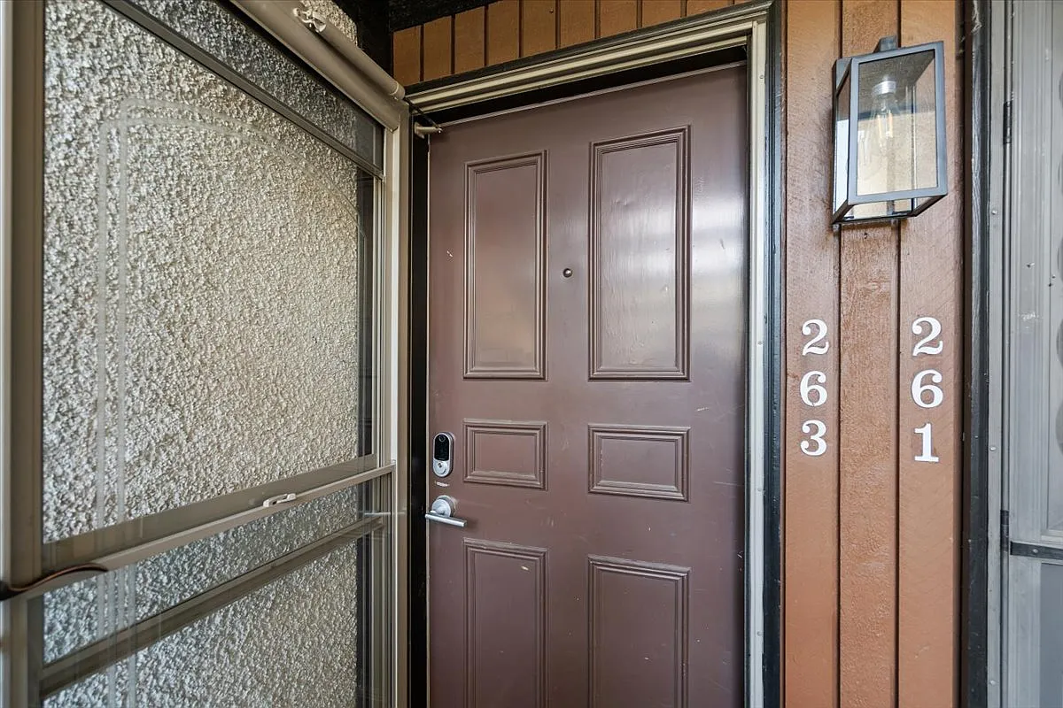 2 bed, 1210 sqft, $1,650 — Photo 1