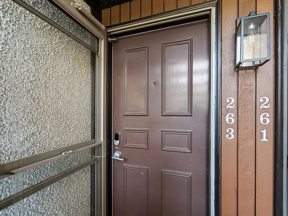 263 W Garden Park #203
