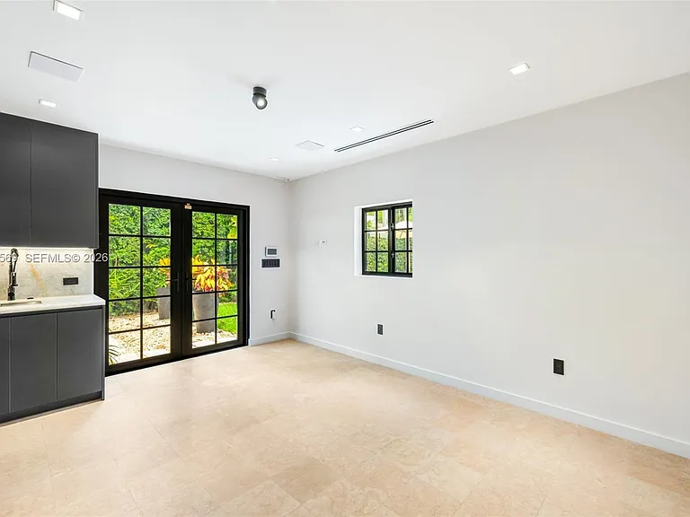 1225 Alhambra Cir — Photo 39