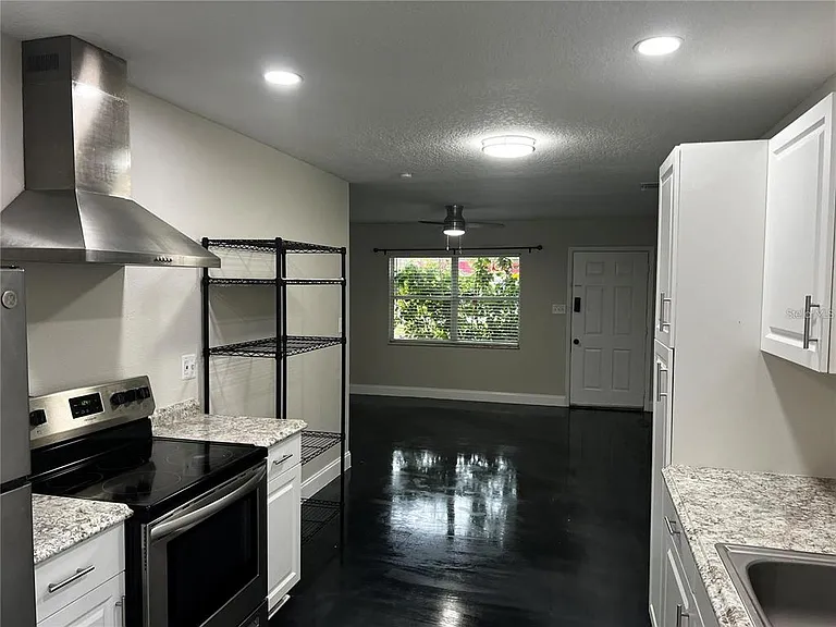 2117 Bonneville Dr — Photo 6