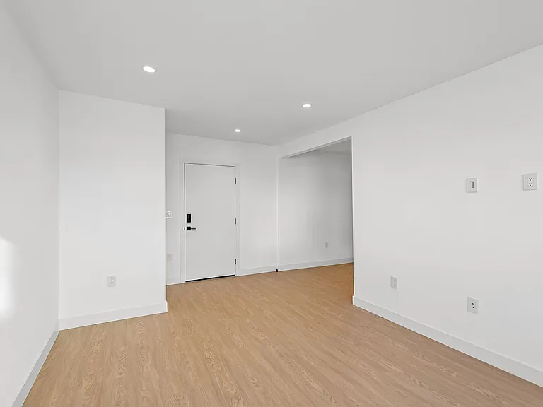 3415 London St — Photo 6
