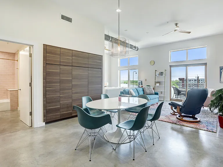 2124 E 6th St #412 — Photo 4