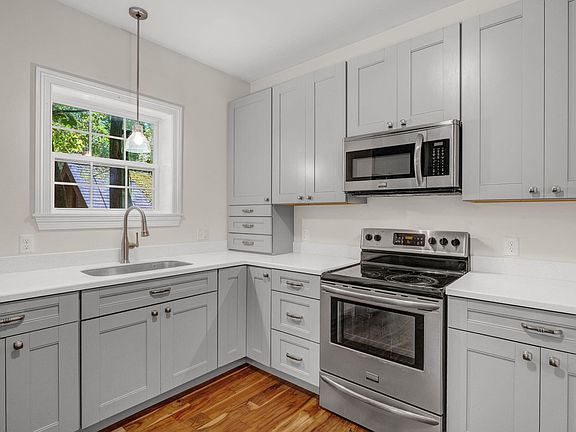 5th image of 8 Orient Avenue