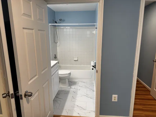 18701 Sparkling Water Dr #13, Germantown, MD 20874