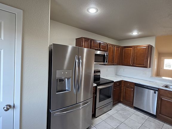 5th image of 856 NW Evans Cir