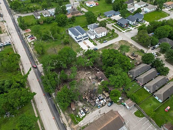 4th image of 2111 Jensen Dr