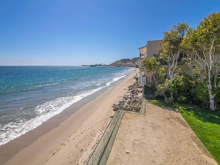 When the tide is right, walk Carbon Beach just a few steps down from the suite