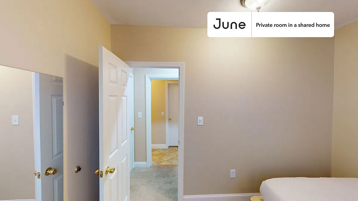 Full bedroom in 3 bed/1 bath home in Central Square #1298 B — Photo 4