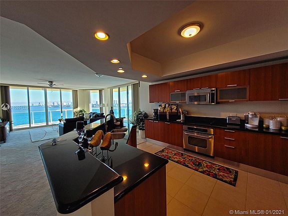 3rd image of 2650 Lake Shore Dr Unit 606