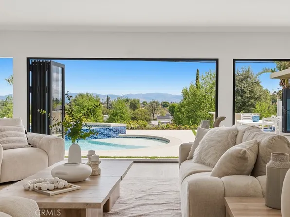 23925 Crosson Dr, Woodland Hills, CA 91367