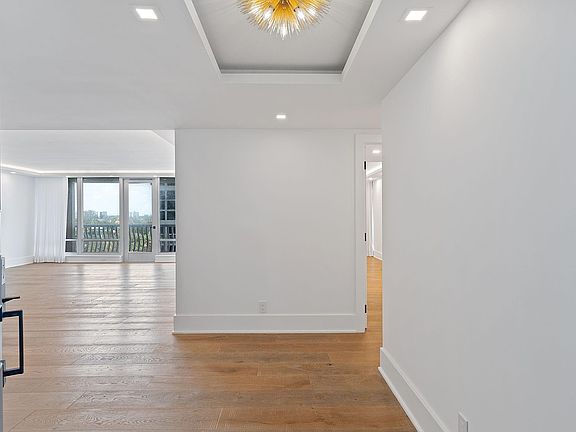 5th image of 4020 Galt Ocean Dr APT 409