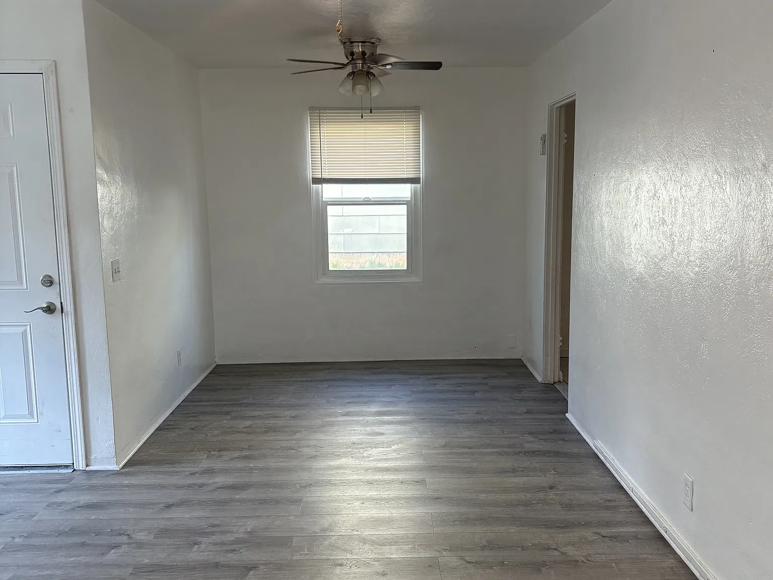3 bed, 1.0 bath, 1025 sqft, $1,500 — Photo 4