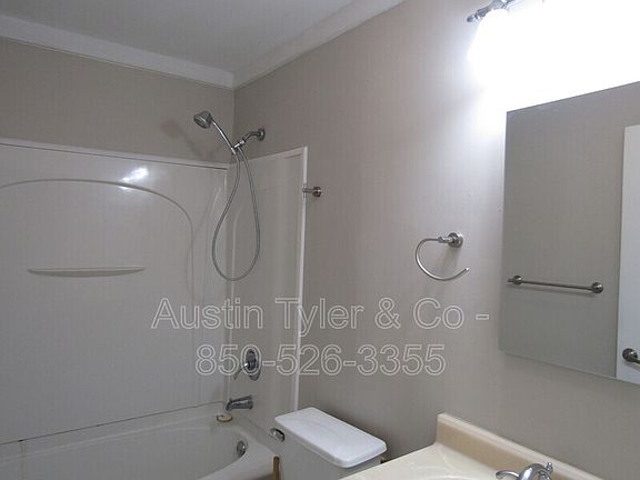 4th image of 2985 Smith St