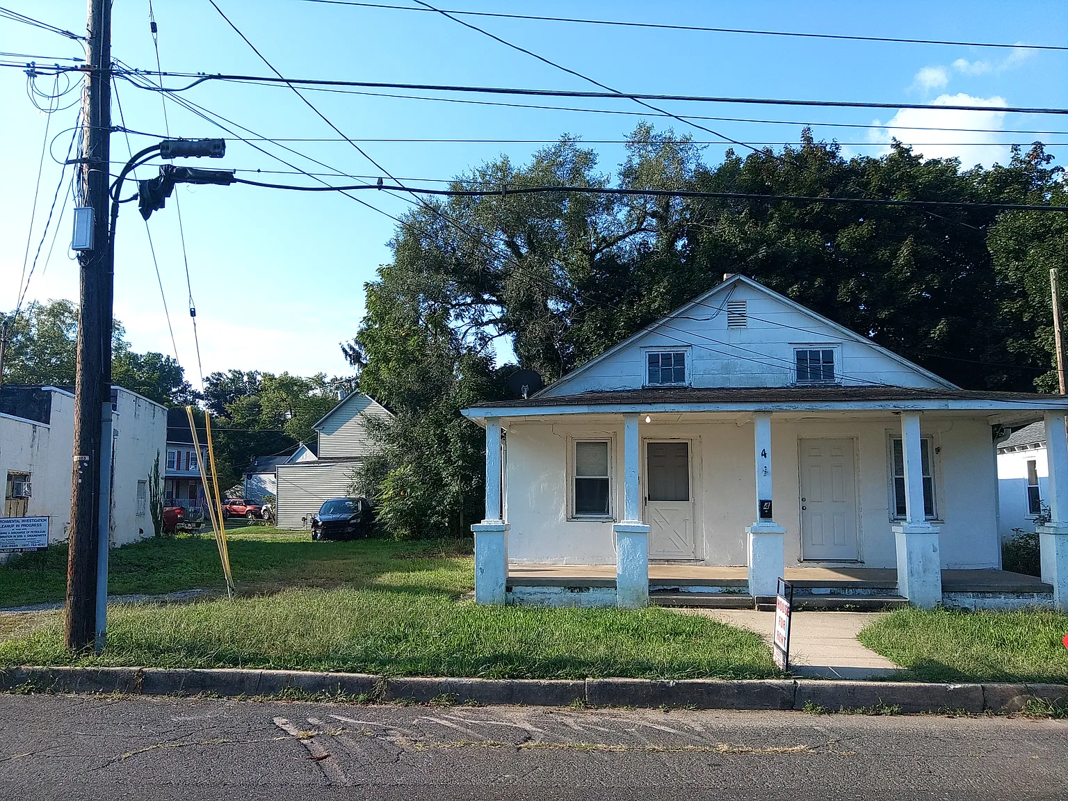 3 bed, 1.5 bath, 1200 sqft, $2,400 — Photo 2