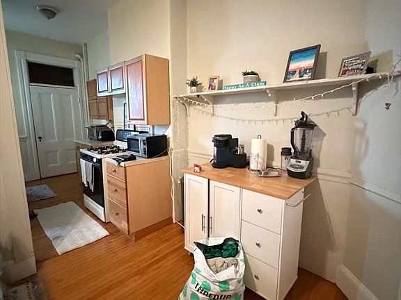 4th image of 124 Summer St APT 2