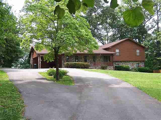 1st image of 1217 Stonewall Jackson Dr
