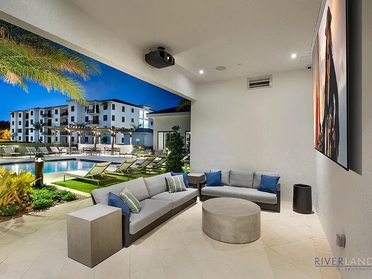 Riverland Apartments — Photo 41