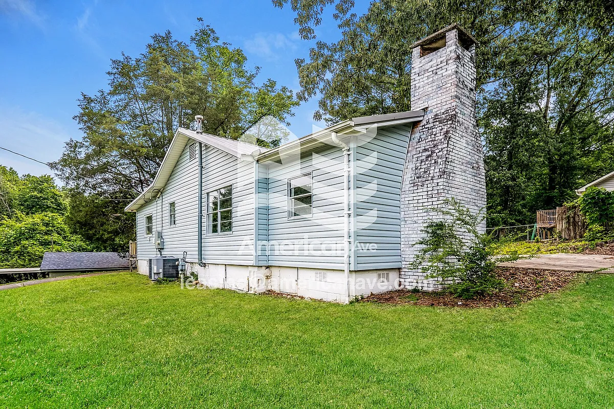 302690_001_front_view_2.jpg - 552 Garst Dr