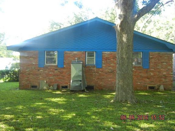 3rd image of 600 E Oak St