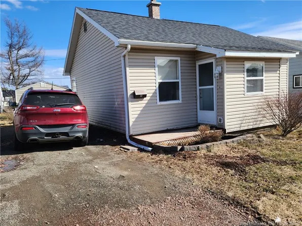 10 Copp St, Dieppe, NB E1A 2H1