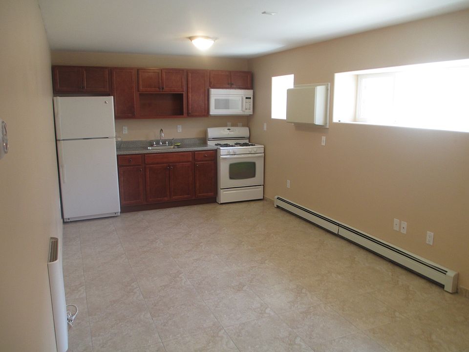 1st image of 10 Carlton Ct