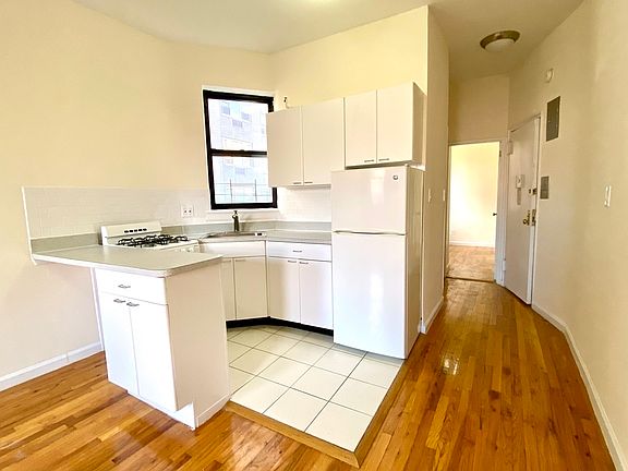 3rd image of 490 E 74th St APT 7B