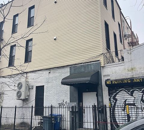 2nd image of 552 Central Ave