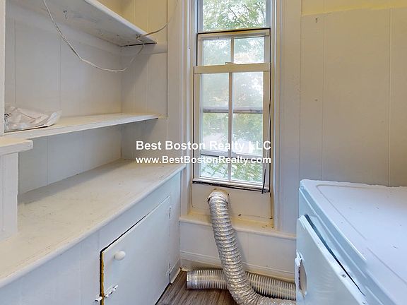 3rd image of 22 Lyle St