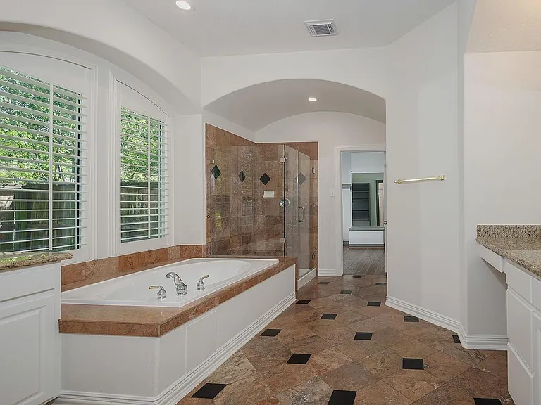 11 N Lansdowne Cir — Photo 23