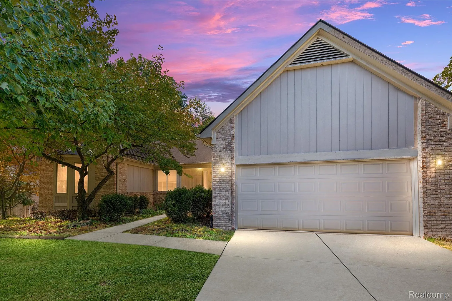 3120 Point Of The Woods Dr photo 1