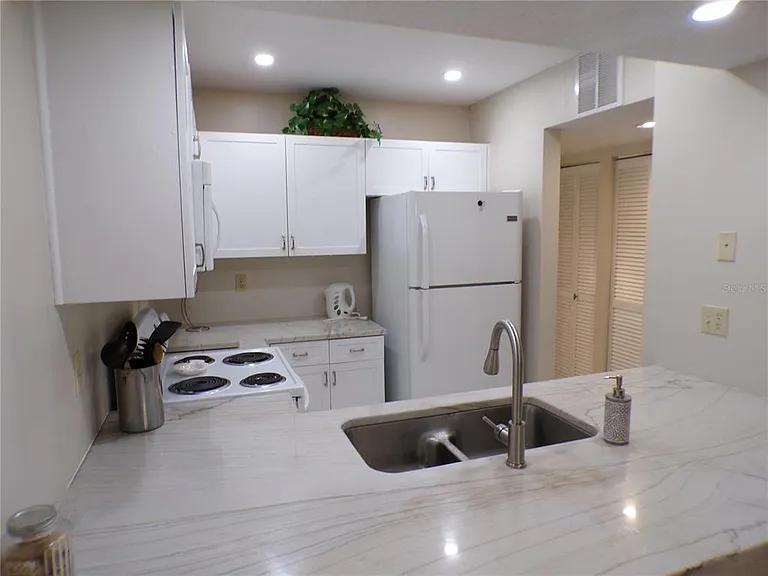 622 Bird Bay Dr S #203 — Photo 4