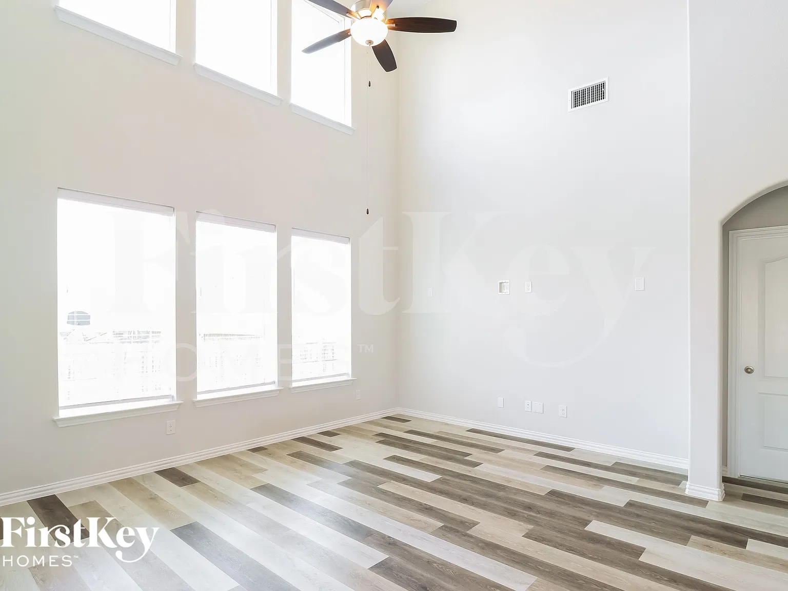 3 bed, 2.5 bath, 2672 sqft, $2,800 — Photo 3