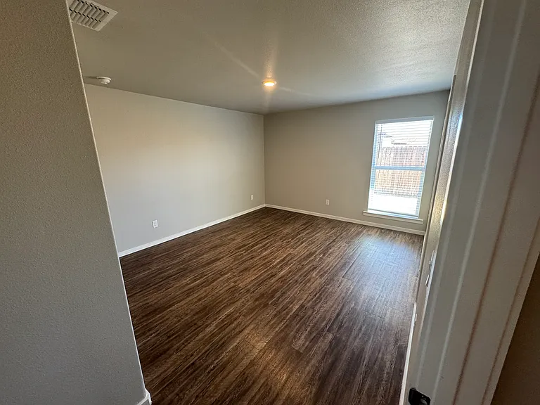 3411 Tiffin Ave — Photo 11