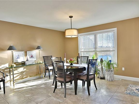 5th image of 1090 Preserve Blvd