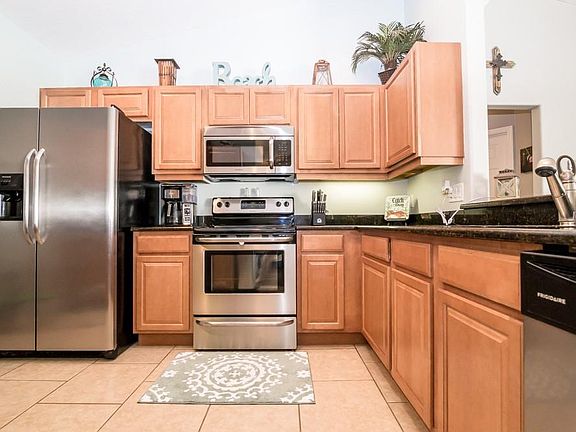 5th image of 36049 Kalamazoo Dr