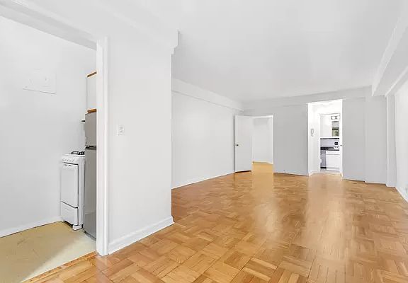 5th image of 225 E 46th St APT 1G