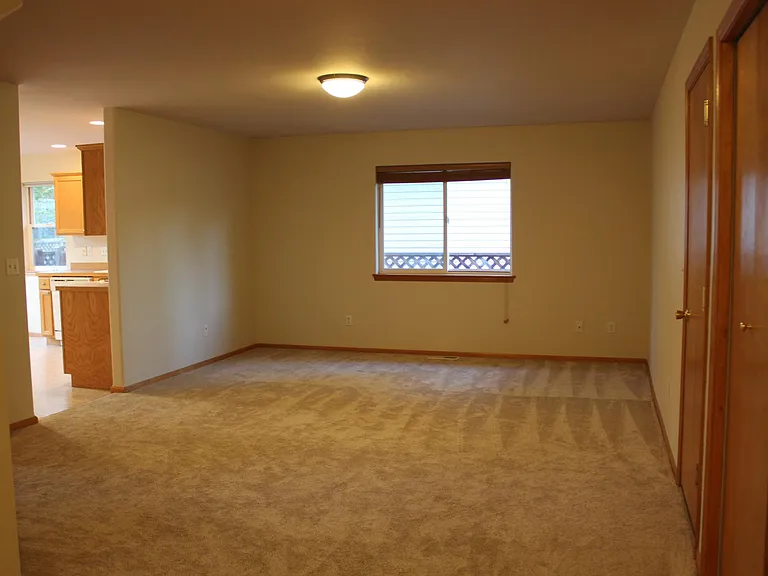 1719 E Illinois St — Photo 5