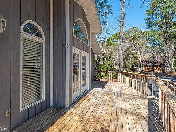 5th image of 139 Camelot Cir