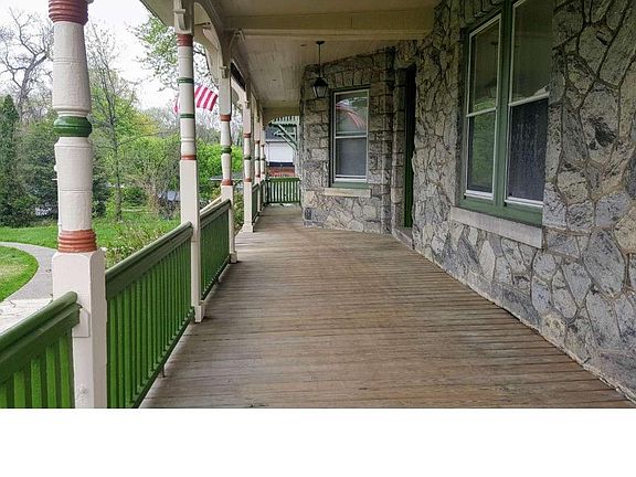 4th image of 192 N Lansdowne Ave APT B4