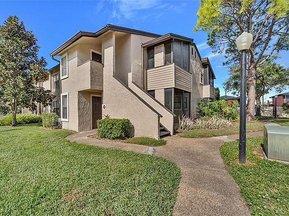 3rd image of 2924 Antique Oaks Cir APT 45