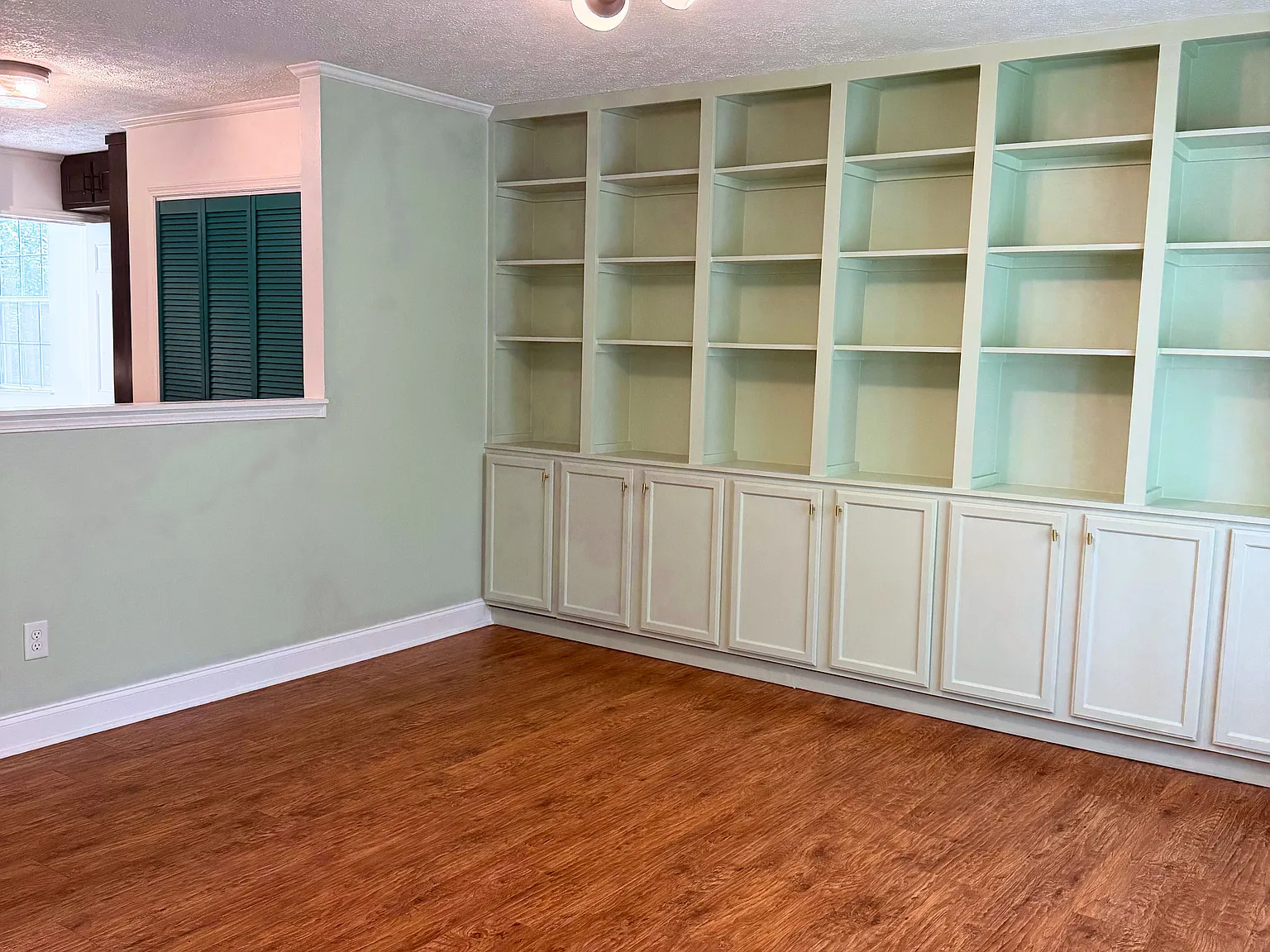 4 bed, 1800 sqft, $2,500 — Photo 4