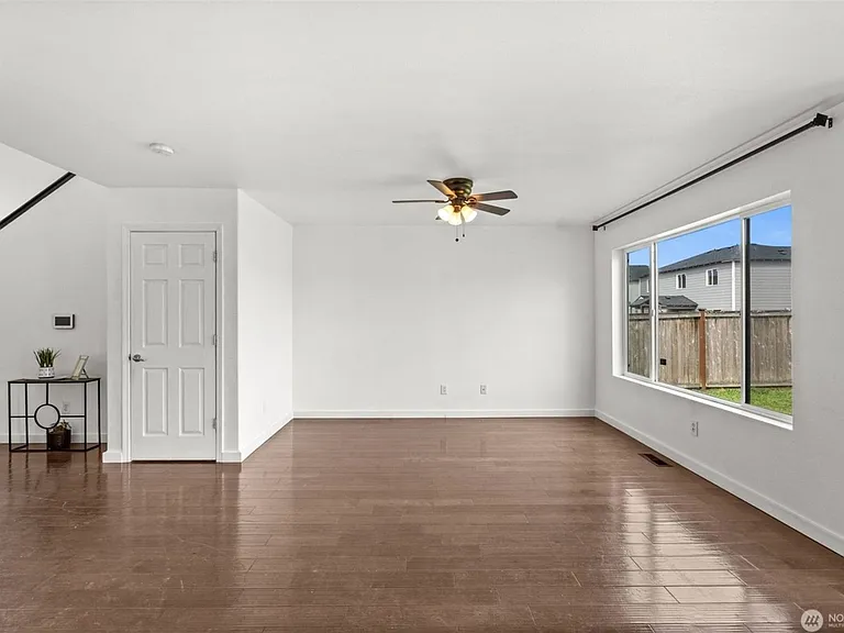16602 Greenleaf Ave SE — Photo 4