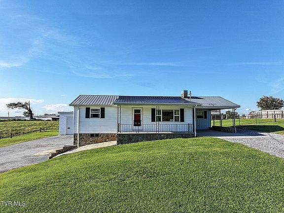 3rd image of 215 White Sands Rd