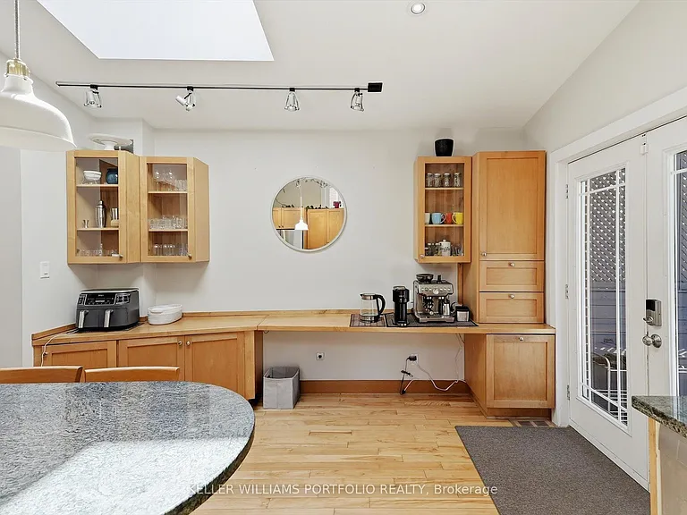 222 Hillsdale Ave E — Photo 16