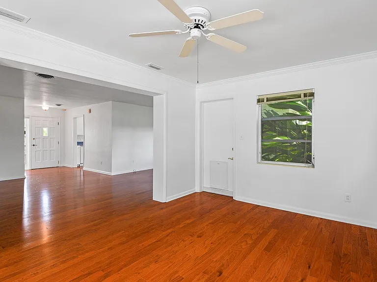 2107 Brookview Dr — Photo 10