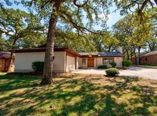 1018 Kiowa Dr W, Lake Kiowa, TX 76240