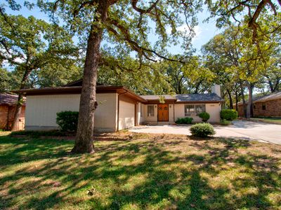 1018 Kiowa Dr W, Lake Kiowa, TX, 76240
