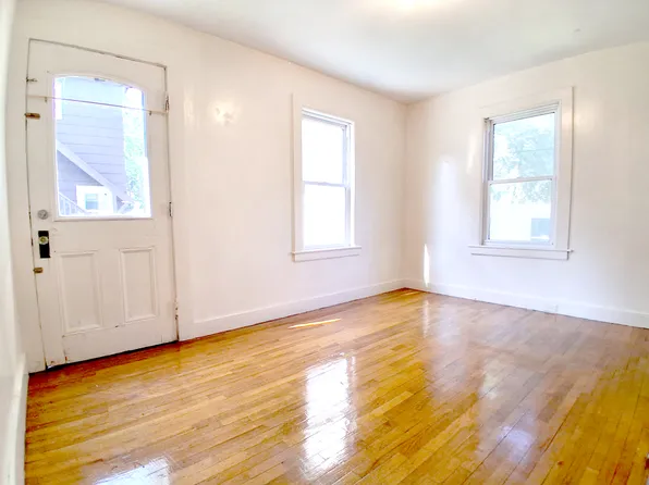 39 West St #A, Northampton, MA 01060
