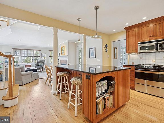5th image of 125 Orchard Ave