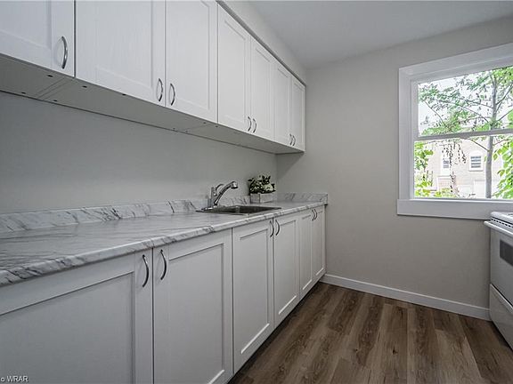 4th image of 334 Westcourt Pl